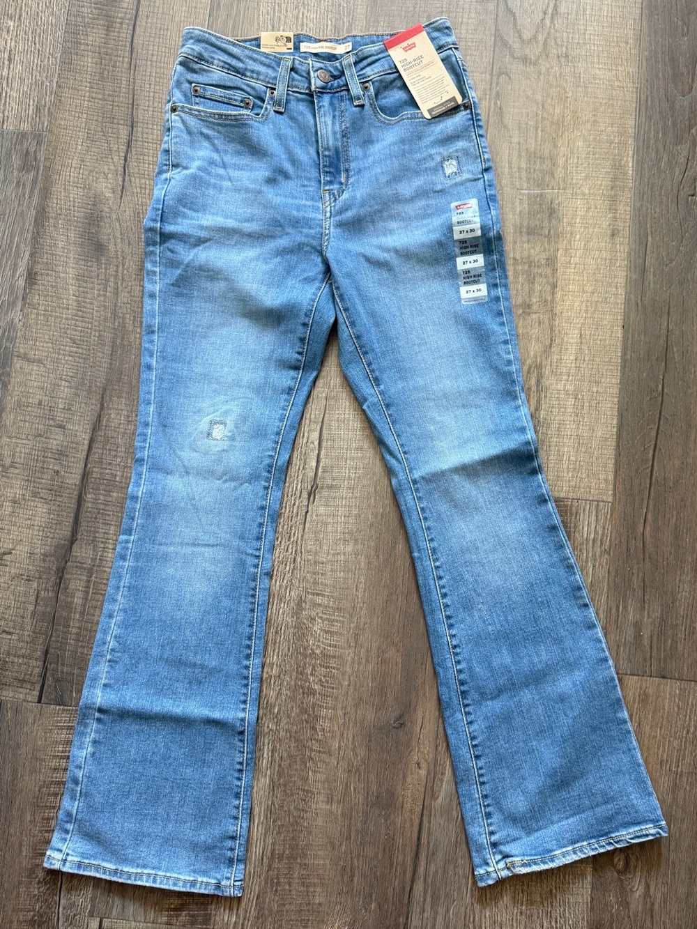NWT Levi’s 725 High Rise Bootcut Jeans Light Wash 27x30